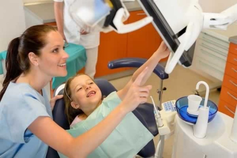作为一名牙科助理，在儿科牙科工作是什么样的